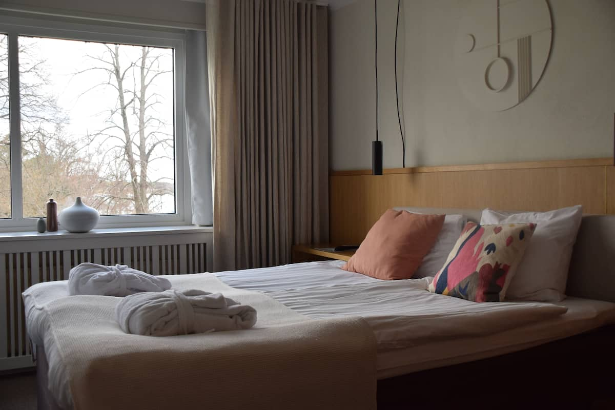 Queen Double Spa inkluderat/Spa included | Desk, laptop workspace, blackout curtains, free WiFi