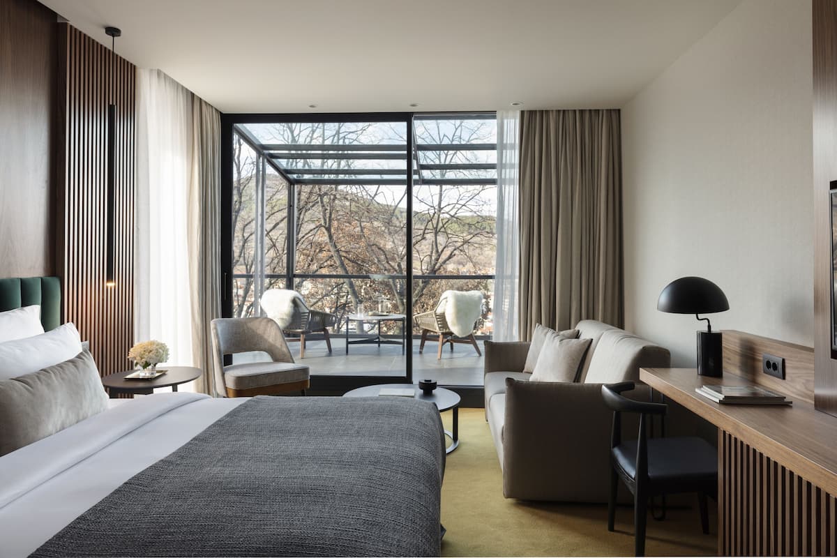 Junior kamer, uitzicht op stad | 1 slaapkamer, luxe beddengoed, Tempur Pedic-bedden, een minibar