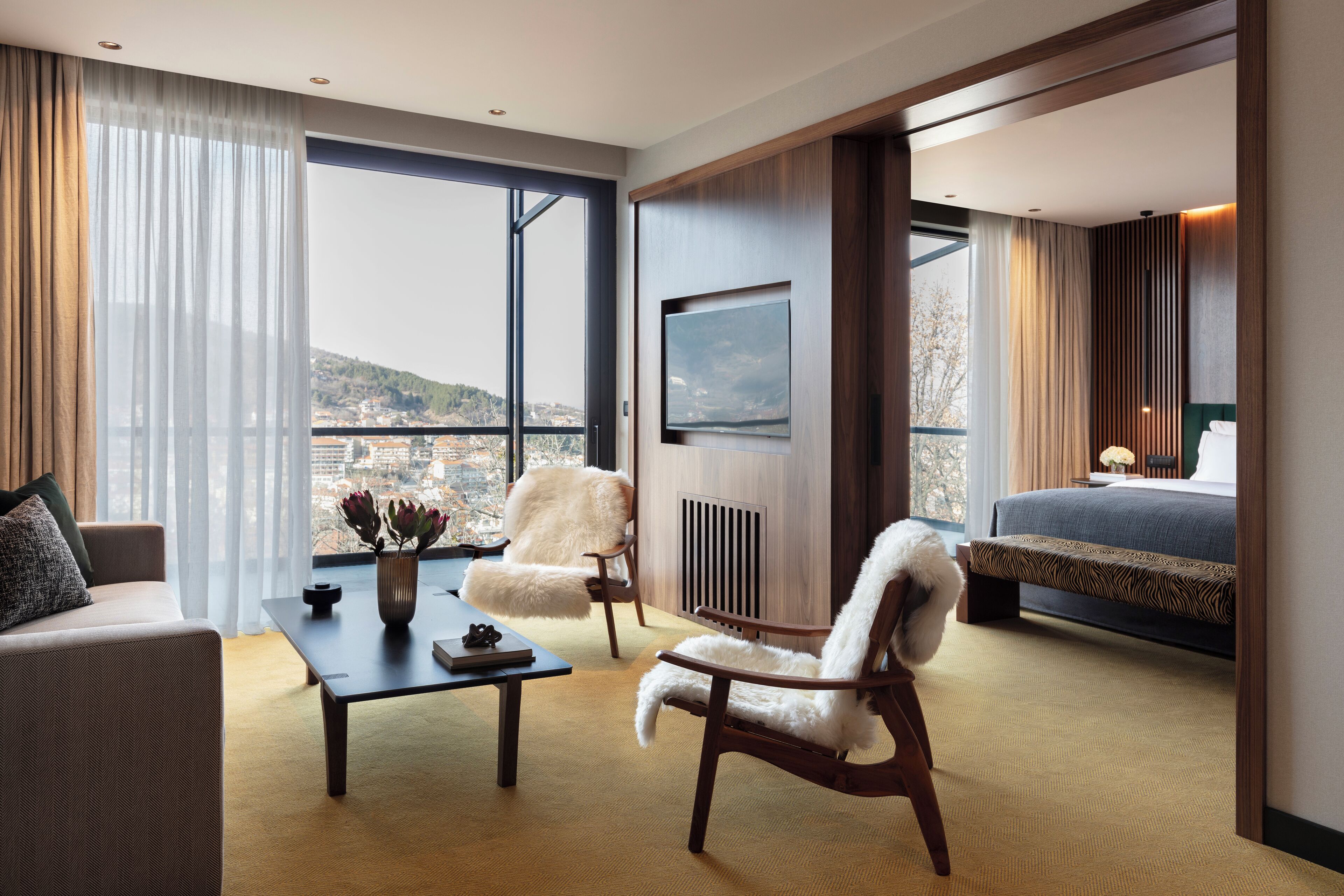 Suite (The Lynx) | Premium bedding, Tempur-Pedic beds, minibar, in-room safe