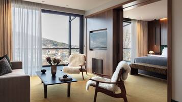 Suite (The Lynx) | Premium bedding, Tempur-Pedic beds, minibar, in-room safe