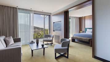 Suite (The Lynx) | 1 bedroom, premium bedding, Tempur-Pedic beds, minibar