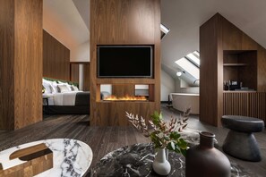 Grand-ullakkohuoneisto (The Lynx) | Ylelliset vuodevaatteet, Tempur Pedic -patjalliset sängyt, minibaari