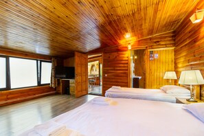 1 bedroom, iron/ironing board, free WiFi, bed sheets - OldTown★Private Room&Bath★Mountain view Terrace|4p (Brașov)