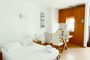 2 室のベッドルーム、WiFi、ベッドシーツ