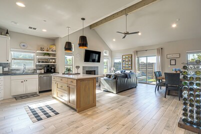 'Uncorked Ranch' Hill Country Home: 1 Mi to Winery