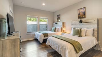 2 bedrooms, desk, iron/ironing board, internet