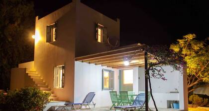 Villa dans une oasis de paix proche des plus belles plages et de tous les services de Milos