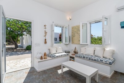 Villa in an oasis of peace close to the most beautiful beaches and all Milos services