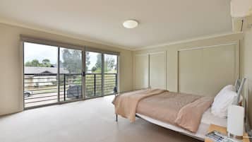 4 bedrooms, iron/ironing board, free WiFi
