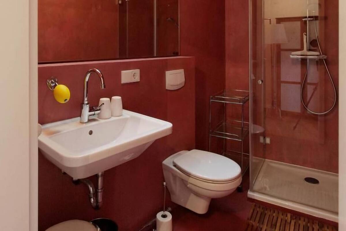 Comfort-Doppelzimmer, eigenes Bad, Talblick | Badezimmer