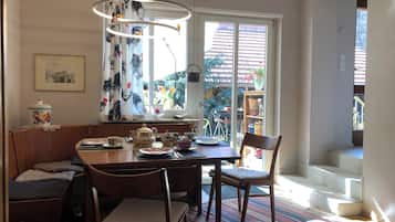Departamento Deluxe, balcón, vista al patio | Cocina privada