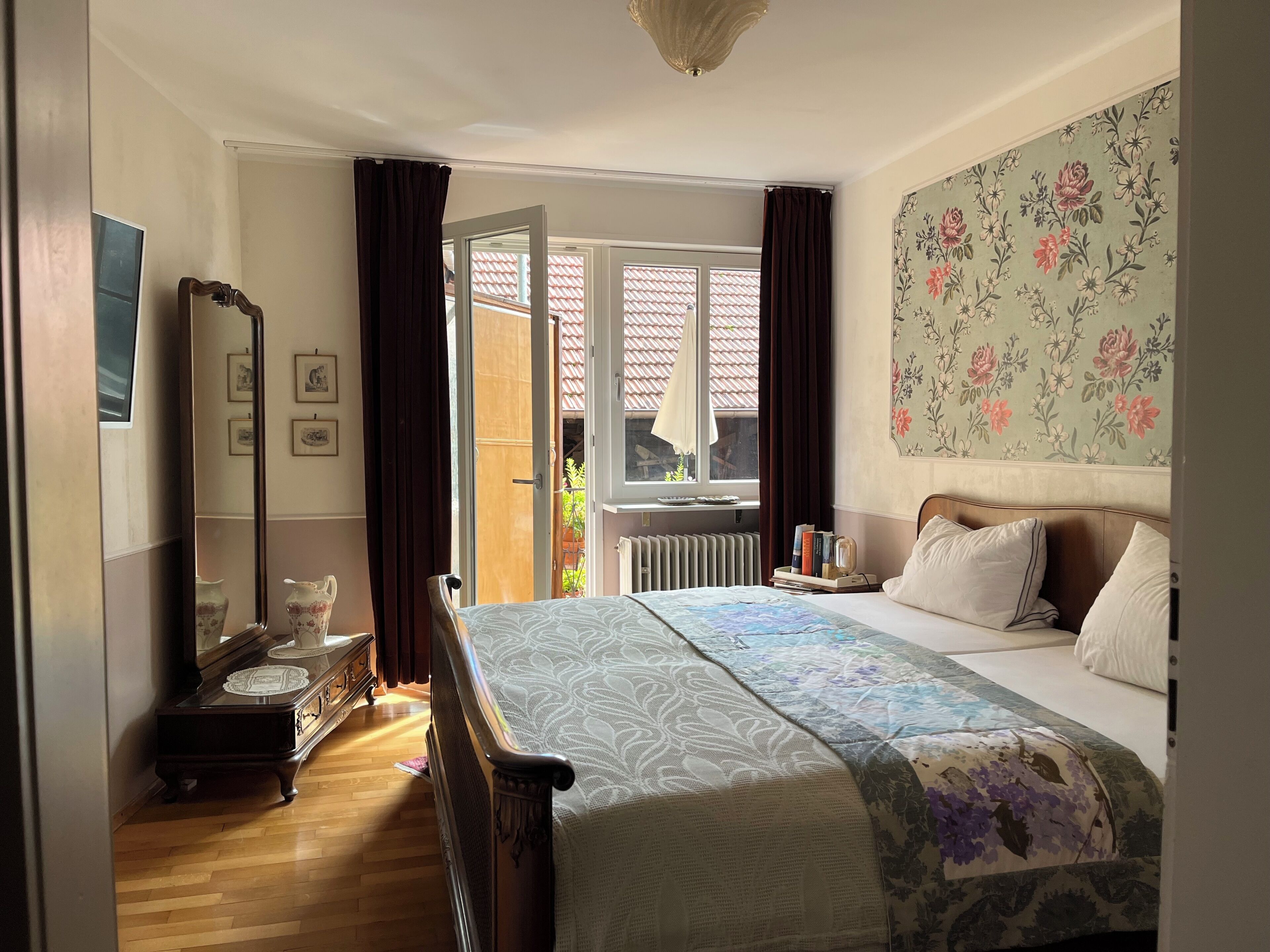 Departamento Deluxe, balcón, vista al patio | Ropa de cama de alta calidad y decoración personalizada 