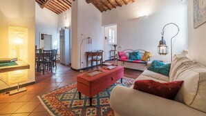 Unclassified image, 5 of 35, button - Three bedrooms in world-famous Via Giulia - Wifi, A/C, Washing machine (Roma)