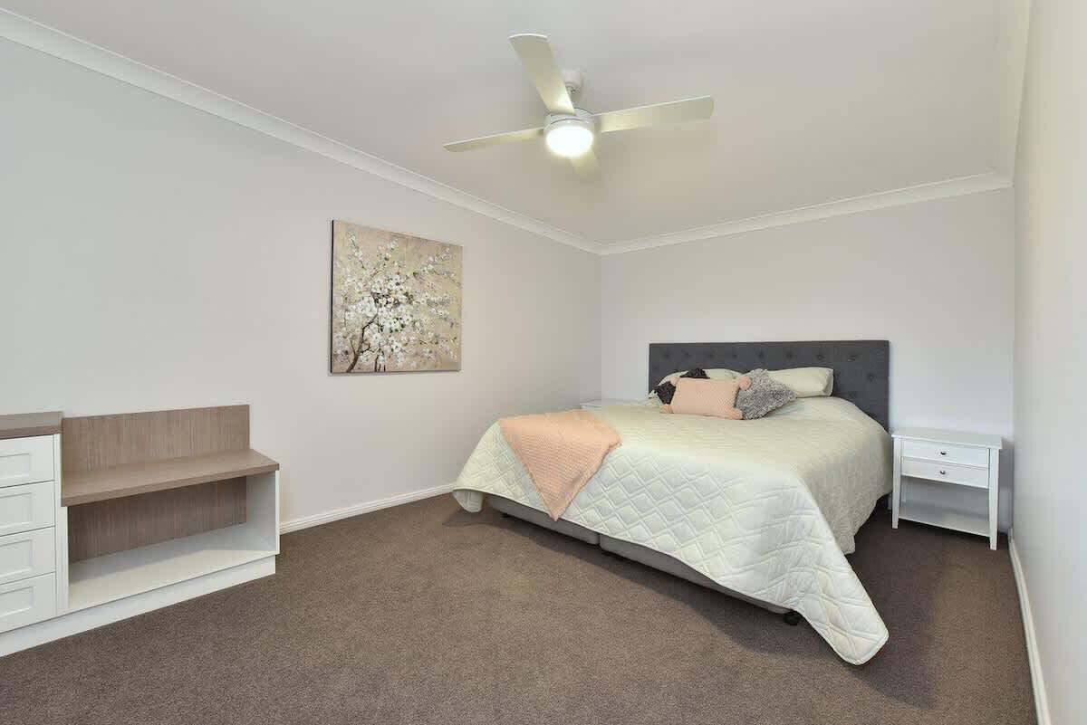 3 bedrooms, iron/ironing board, bed sheets
