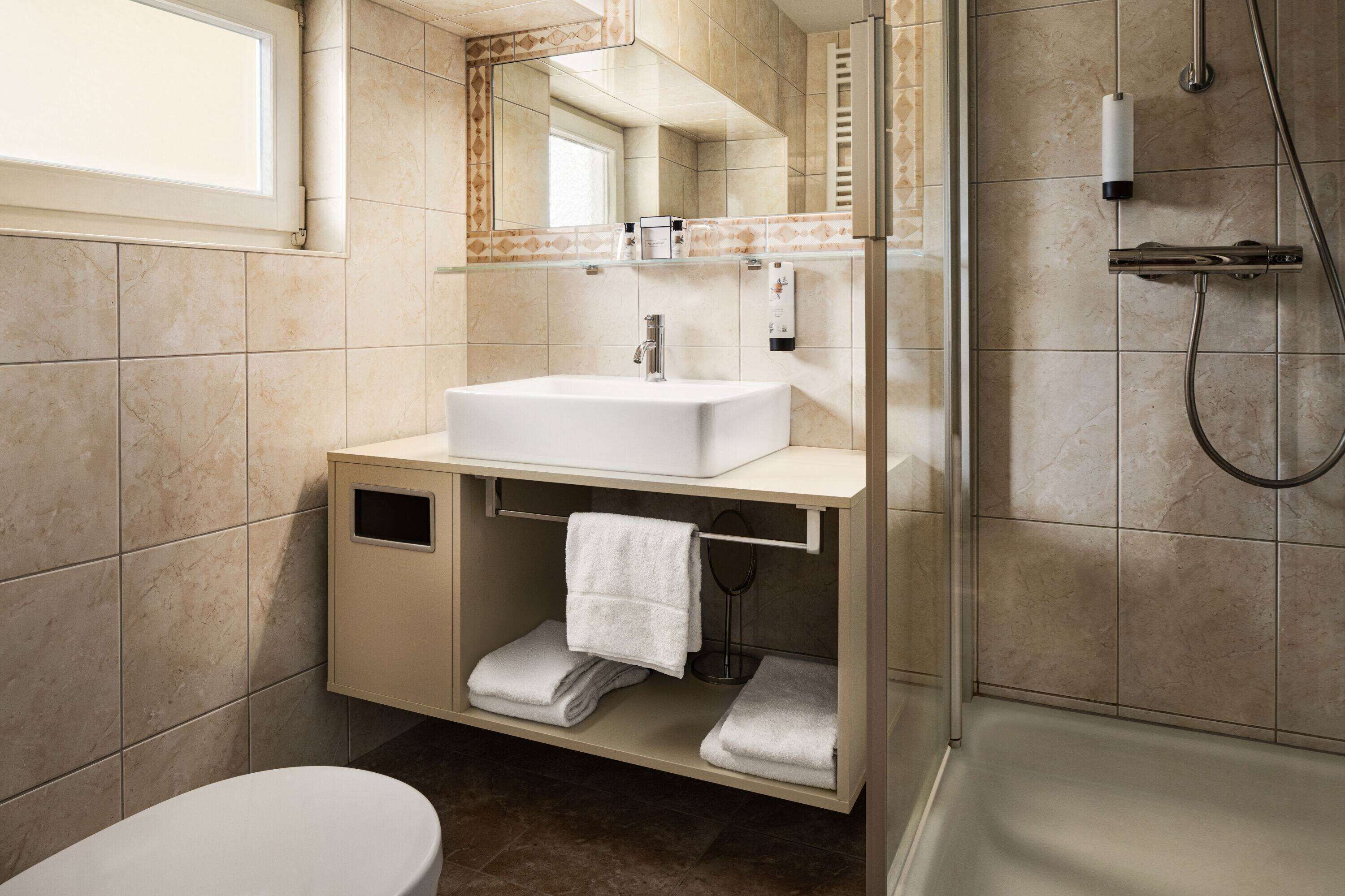 room (lounge) | bathroom | hair dryer, towels, soap, shampoo