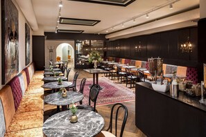 Daily buffet breakfast for a fee - DORMERO PaHo Wels (Wels)