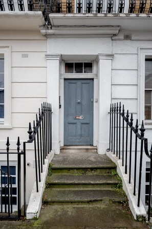 Entrée de l’hébergement