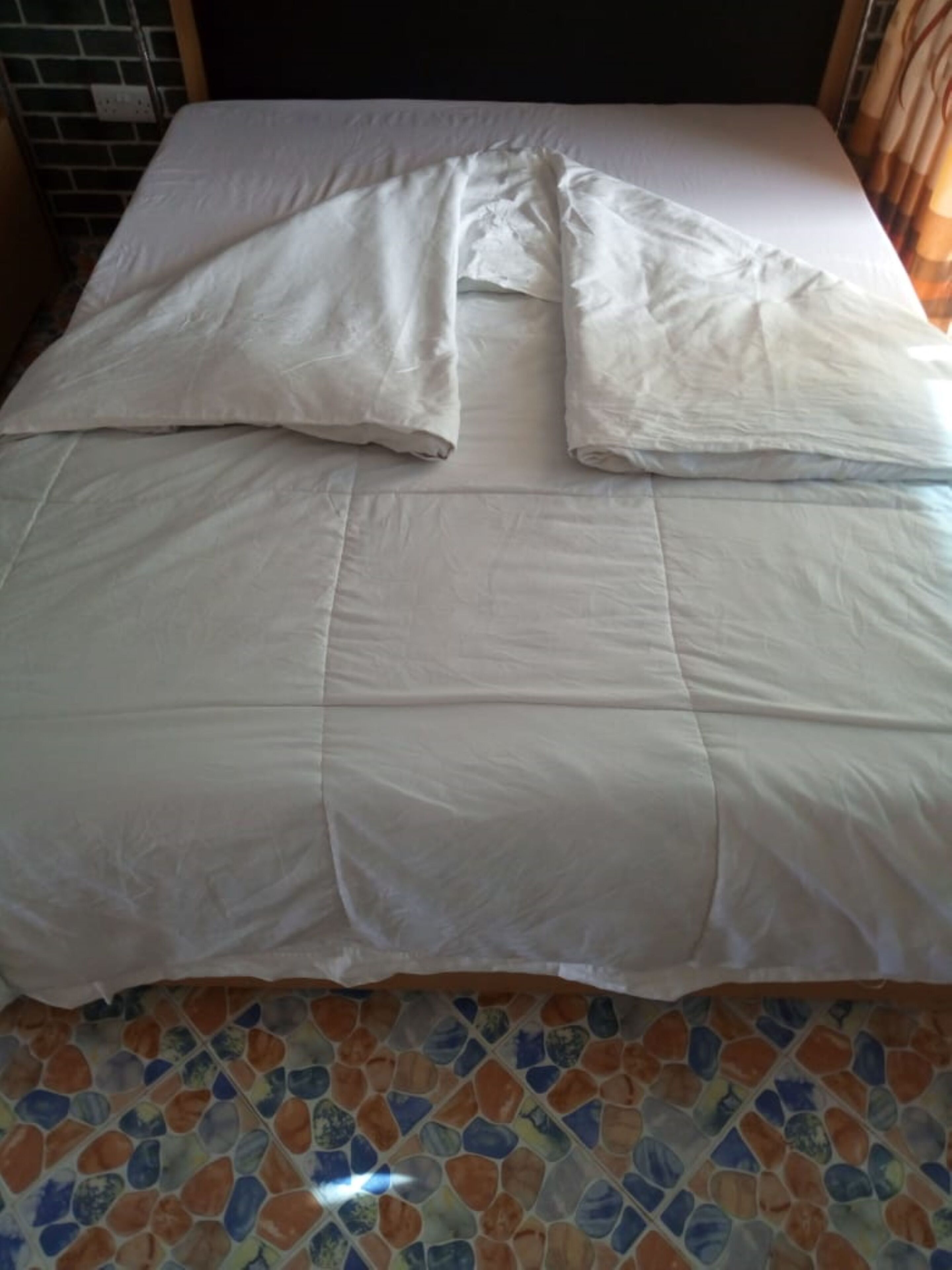 Free WiFi, bed sheets