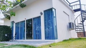 Rumah Premium | Bagian depan properti