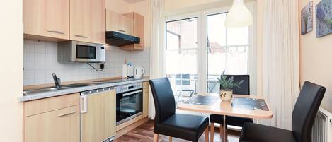 Køleskab, mikrobølgeovn, ovn