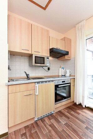 Kühlschrank, Mikrowelle, Ofen