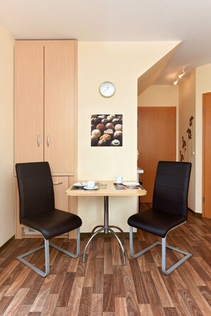 Dining - Vacation apartment Koje in Haus Seute Deern - Holiday apartment Koje (Wittmund)