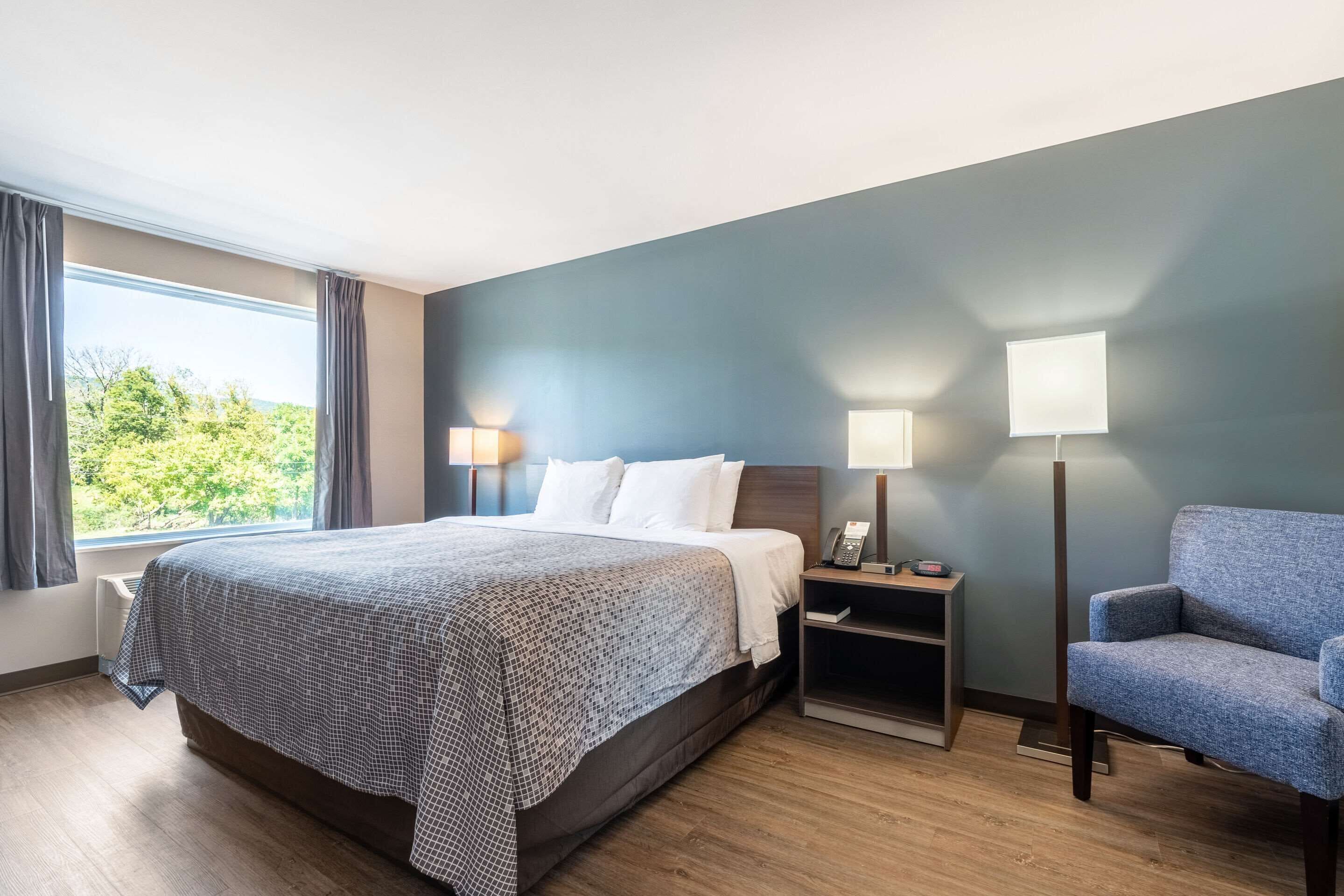 suite, 1 king bed with sofa bed, non smoking | pillow-top beds, free wifi, bed sheets