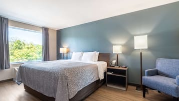 Suite, 1 King Bed with Sofa bed, Non Smoking | Pillowtop beds, free WiFi, bed sheets