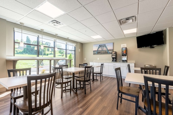 Free continental breakfast
