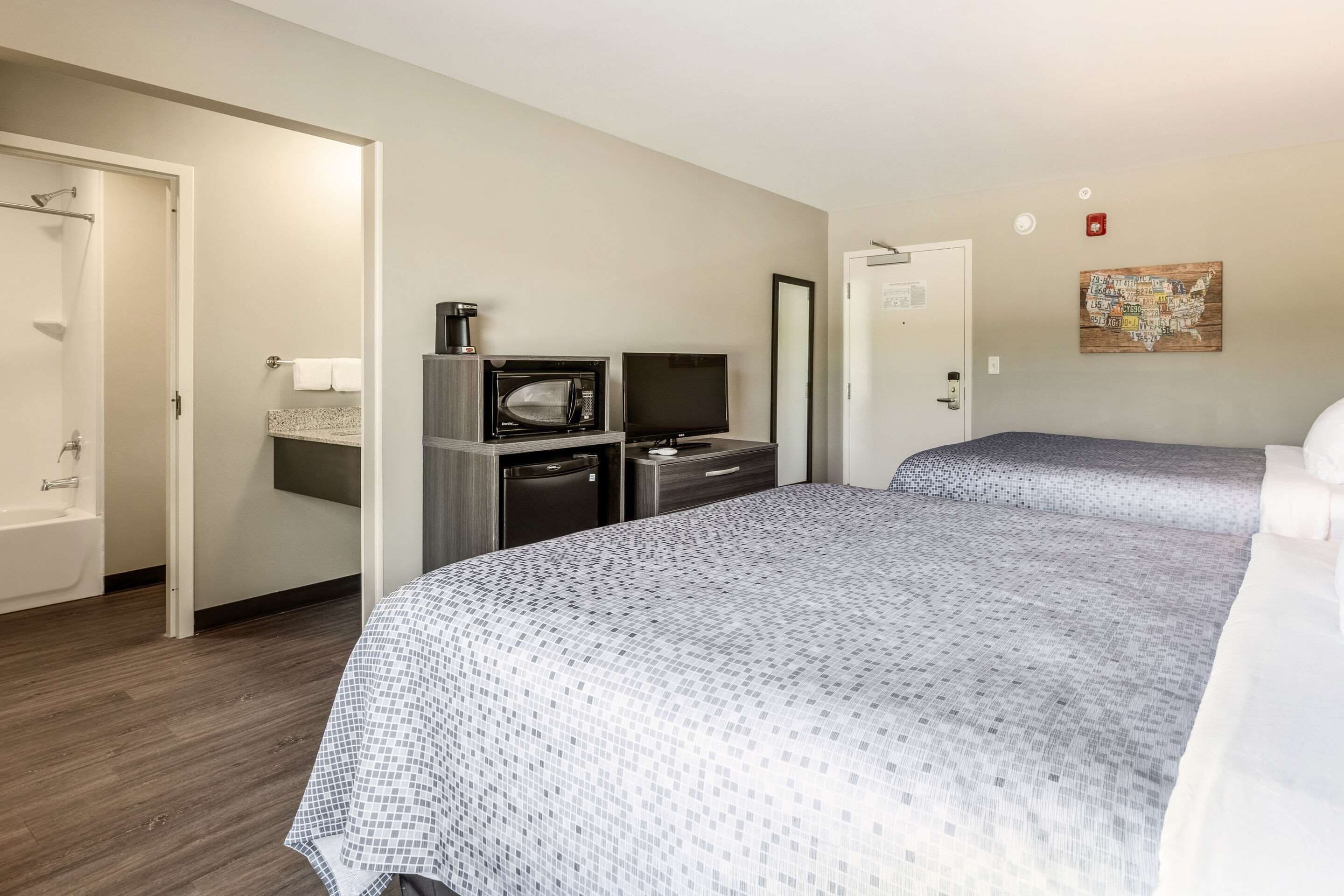 standard room, 2 queen beds, non smoking | pillow-top beds, free wifi, bed sheets