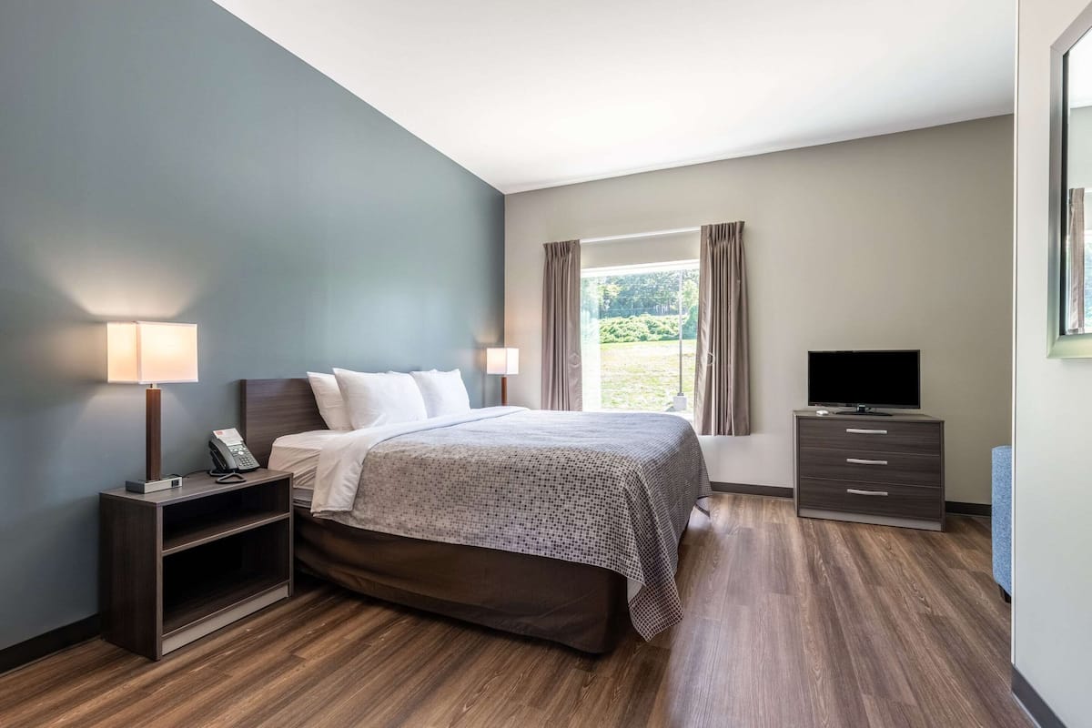 Pillow-top beds, free WiFi, bed sheets