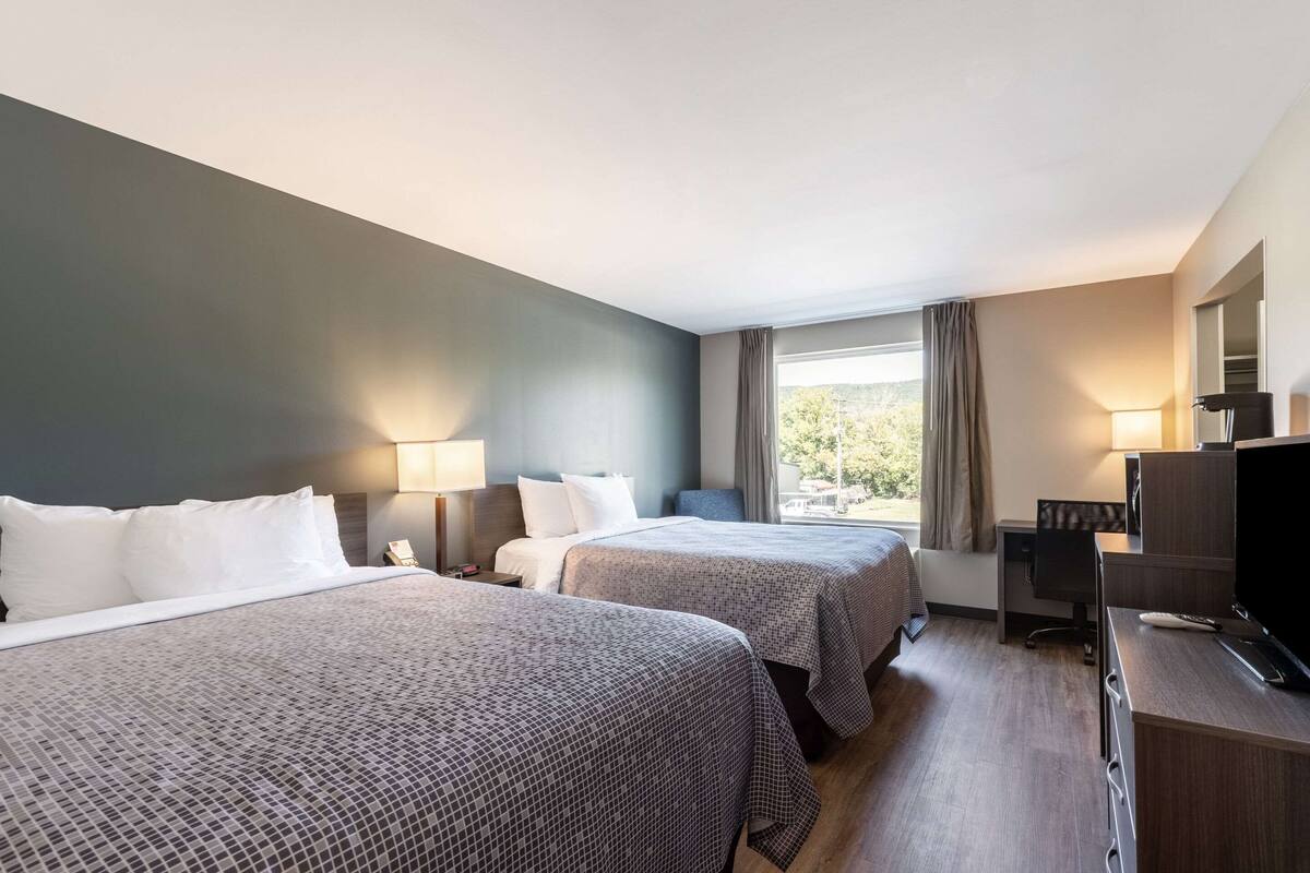 Standard Room, 2 Katil Ratu (Queen), Non Smoking | Tilam berlapik, Wi-fi percuma, cadar katil 