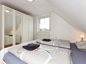 1 bedroom, travel cot, WiFi, bed sheets