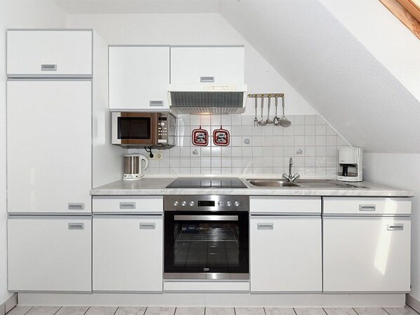 Køleskab, mikrobølgeovn, ovn, opvaskemaskine