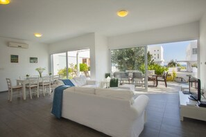 Villa (3 Bedrooms) | Living room | TV - Villa for Rent in Protaras 1018 (Paralimni)