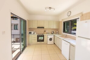 Villa (4 Bedrooms) | Private kitchen | Microwave, oven, stovetop, dishwasher