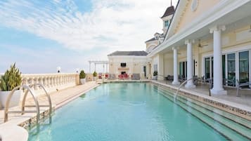 Outdoor pool, sun loungers