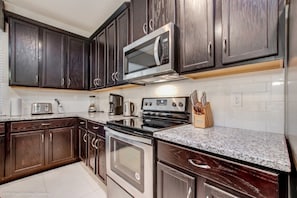 Villa (4 Bedrooms) | Private kitchen