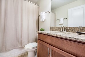 Villa (1 Bedroom) | Badezimmer