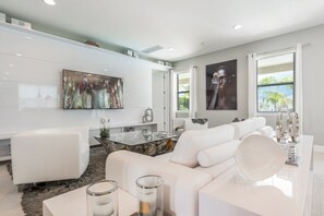 Villa (1 Bedroom) | Wohnzimmer | Flachbildfernseher