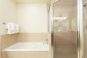 Villa (1 Bedroom) | Bathroom - Luxury 3 Bedroom Condo on Reunion Resort, Orlando Condo 3501 (Kissimmee)