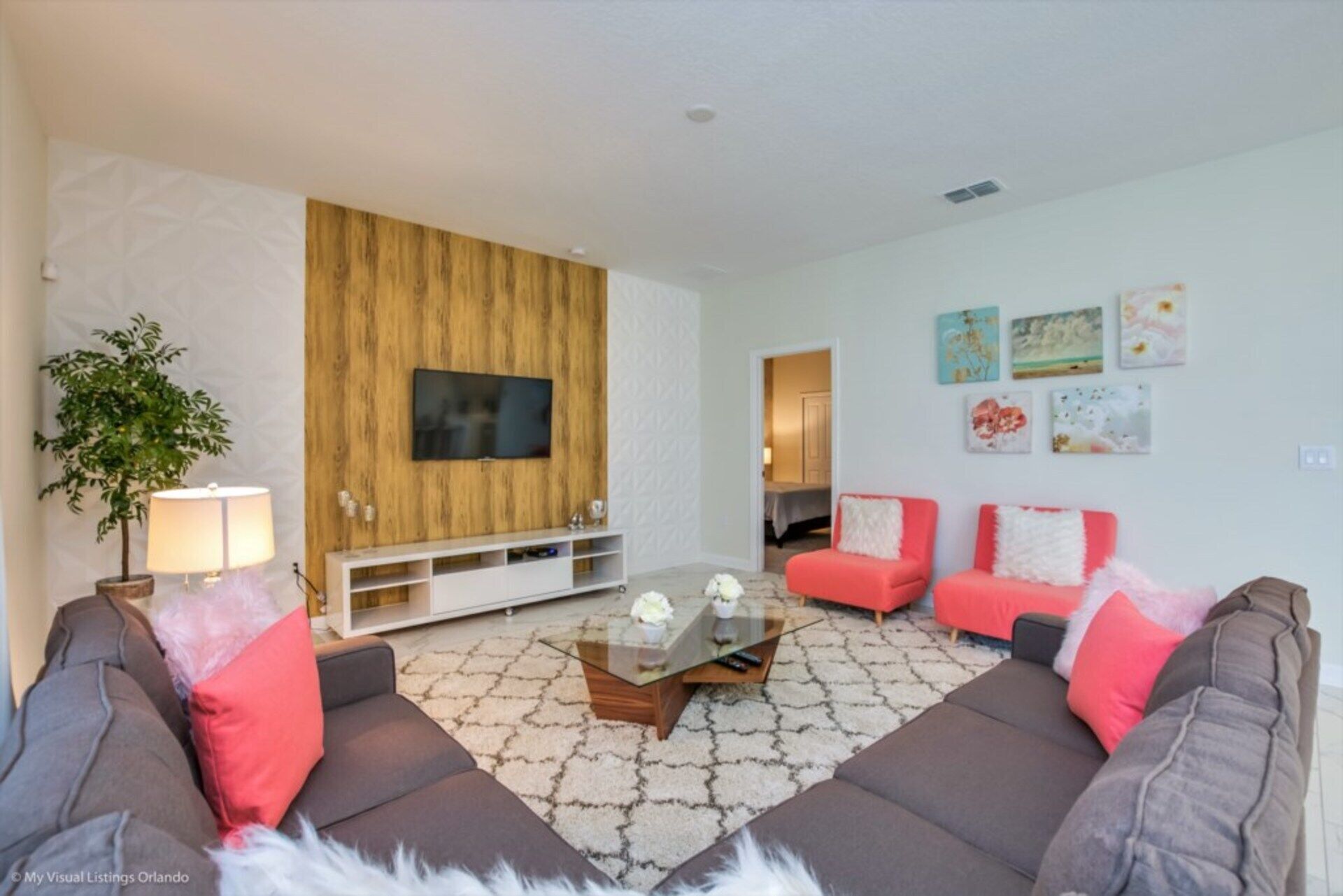 Villa (5 Bedrooms) | Living room | TV, video game console