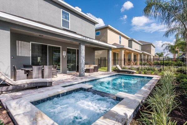 Villa (1 Bedroom) | 6 Schlafzimmer, Bügeleisen/Bügelbrett, kostenloses WLAN, Bettwäsche