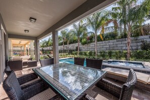 Villa (1 Bedroom) | Balcón