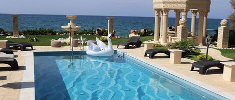 Villa (5 Bedrooms) | Front of property