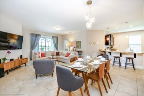 Biệt thự (5 Bedrooms) | Khác