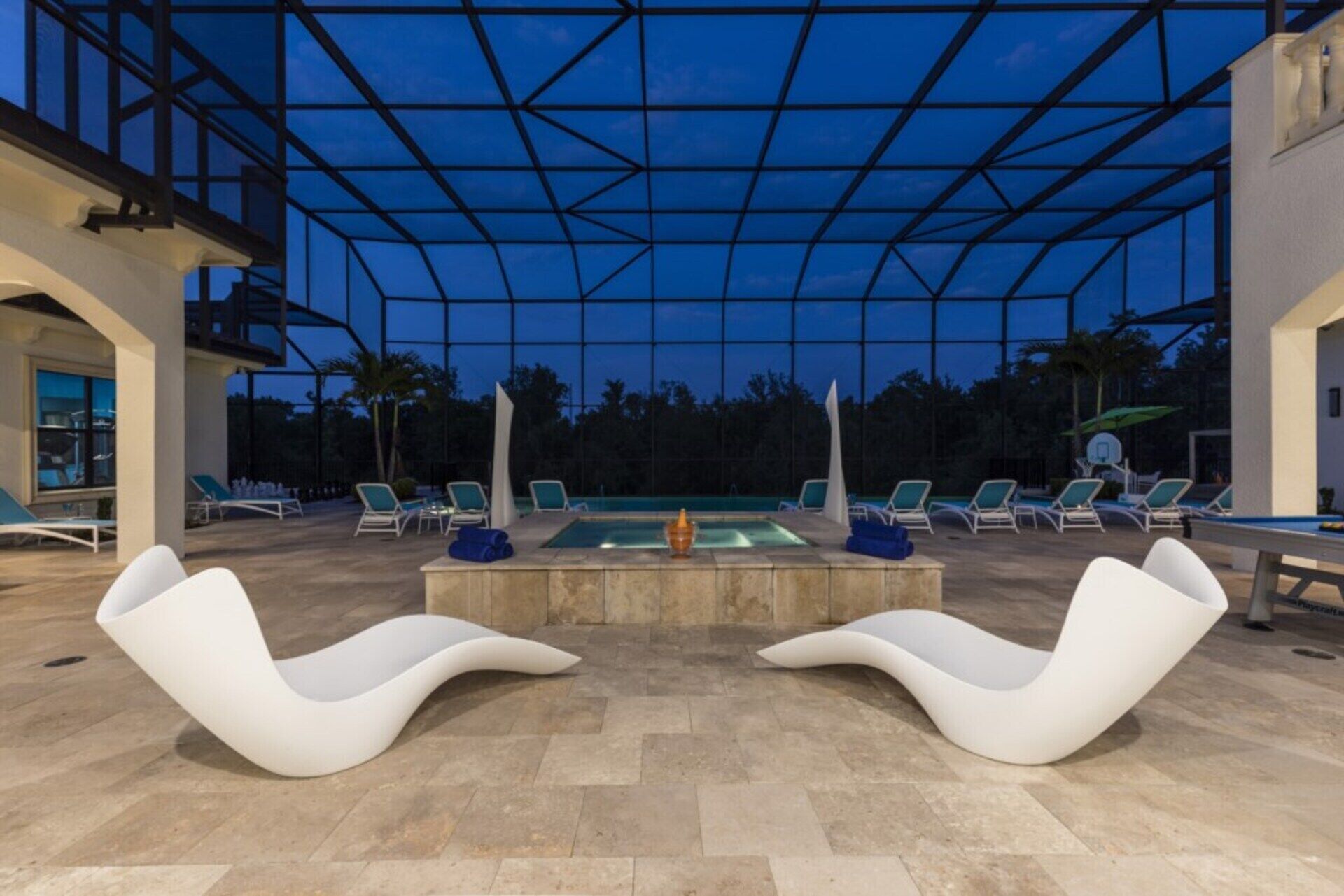 สระว่ายน้ำกลางแจ้ง