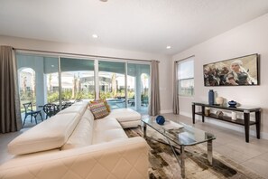 Villa (1 Bedroom) | Wohnzimmer | Tischfußball, Tischtennisplatte