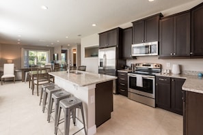 Villa (1 Bedroom) | Eigene Küche | Kühlschrank, Ofen, Herdplatte, Geschirrspüler