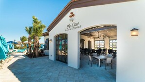 A Tu Casa Bar & Lounge with outdoor seating and a pool area. - Beautiful Villa With Private Pool, Close to Disney, Orlando Villa 1266 (Kissimmee)